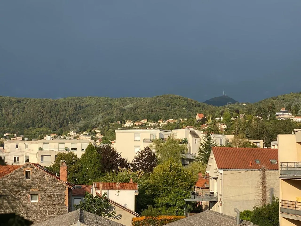 Appart T2 Avec Parking, Loggia, Vue Puy De Dome Clermont-Ferrand Apartment